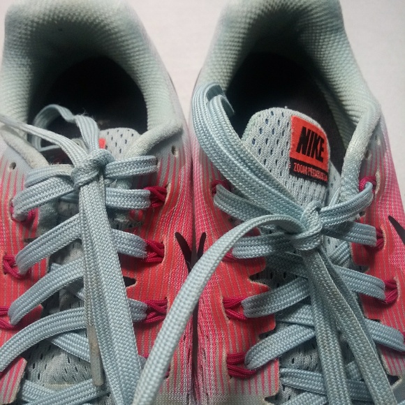 NIKE zoom sneakers. - Picture 2 of 7